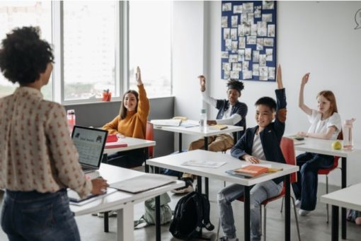 Buen docente ayuda a estudiantes