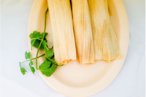 Plato de tamales tradicion navideña